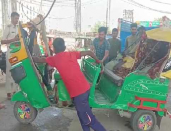 पटना में क्रेन और ऑटो रिक्शा की टक्कर में सात की मौत